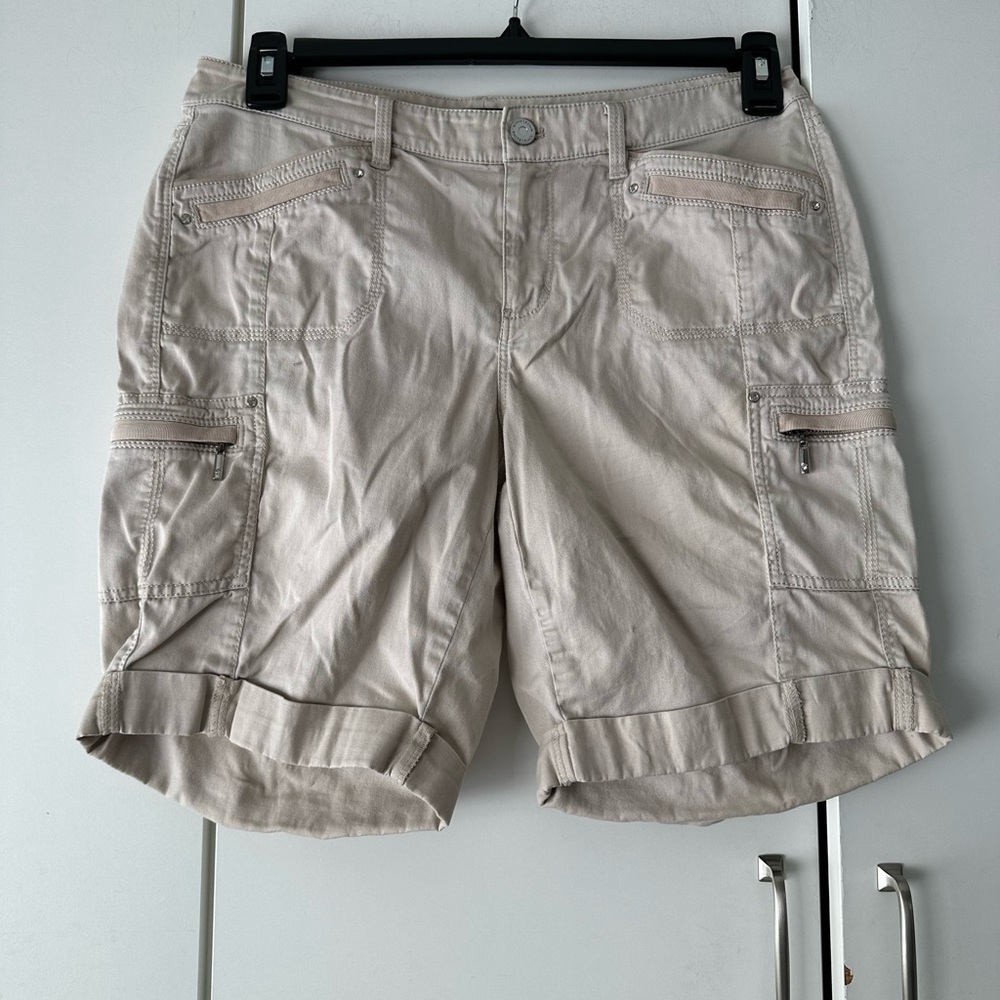 🤍 White House Black Market Beige Bermuda Cargo Shorts 6